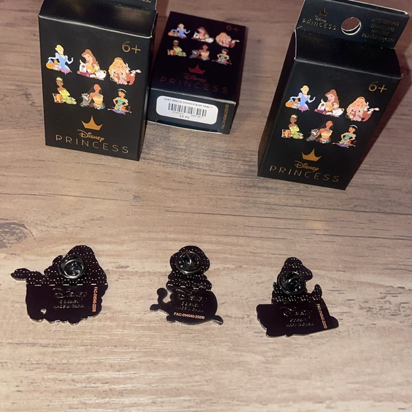 Disney Princess Blind Box Pin - Picture 9 of 9
